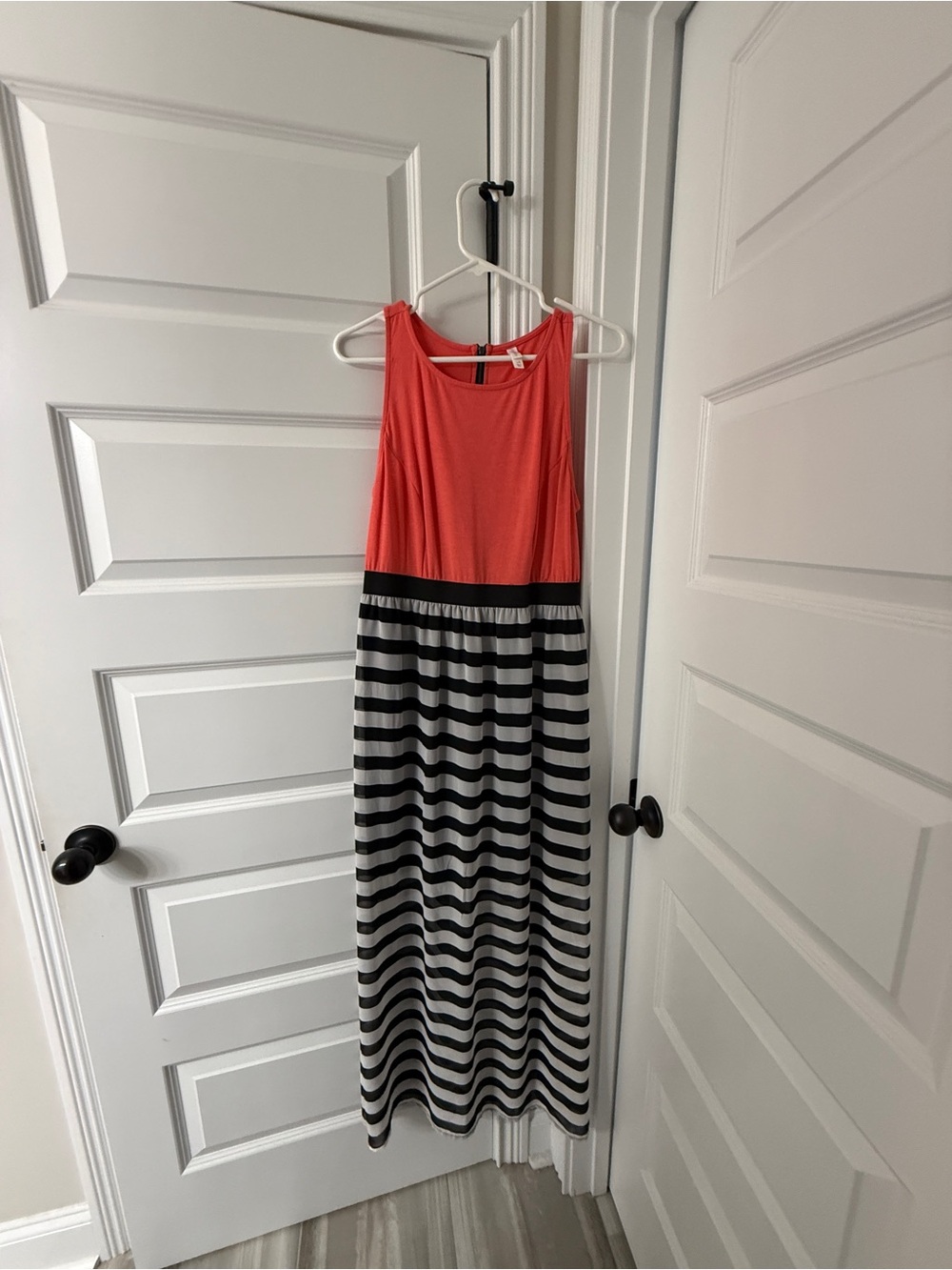 Xhilaration Coral Sleeveless Maxi with Black Back Zipper